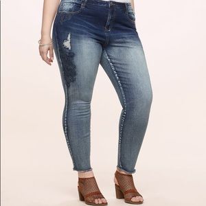 💗👡🦋LACE APPLIQUÉ SKINNY JEAN🦋👡💞